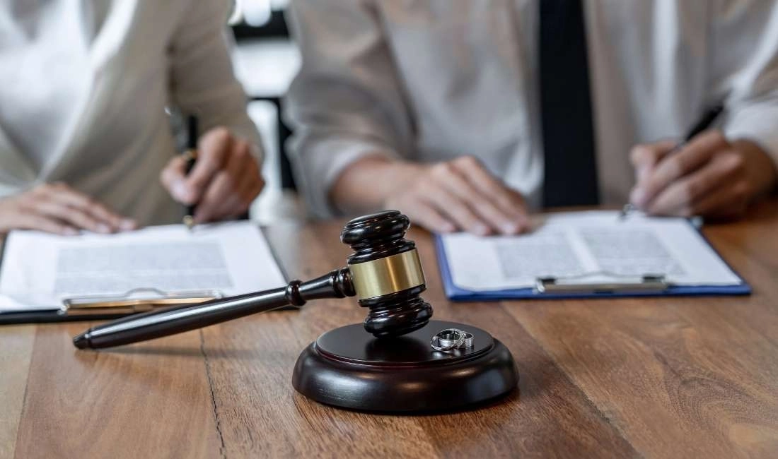 Эр-хотиннинг ўзаро розилиги бўлганда ФҲДЁ органларида никоҳдан ажратиш тартиби қандай?