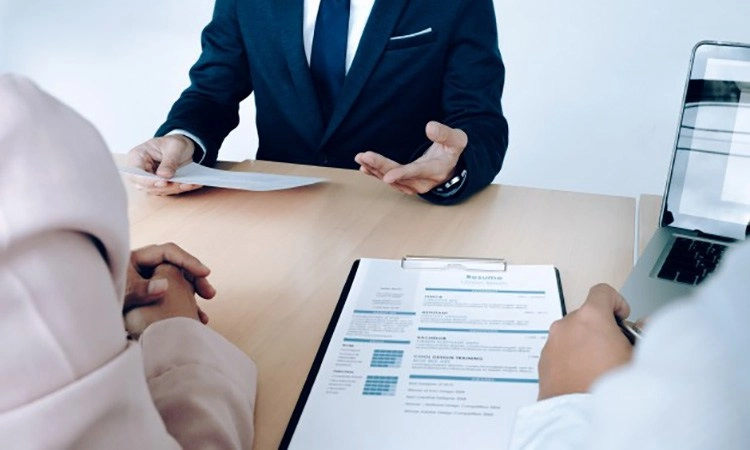 Қандай ҳолатлар ишга киришни асоссиз рад этиш саналади?