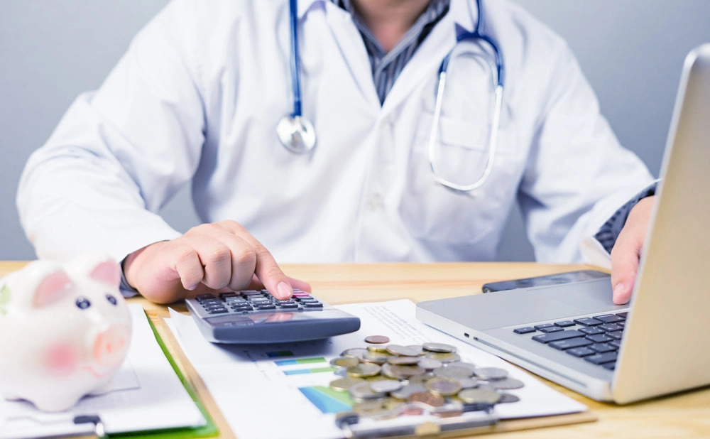 Тиббиёт муассасаларида пулли хизматлар қандай тартибга солинади?