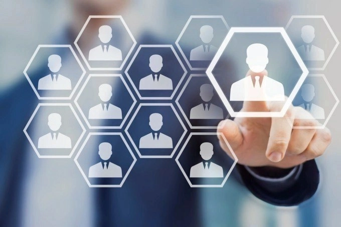 Ходим бир вақтнинг ўзида бир неча касбда ва лавозимда ишлаши мумкинми?