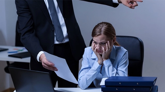 Якка тартибдаги меҳнат низолари ким томонидан  кўриб чиқилади?