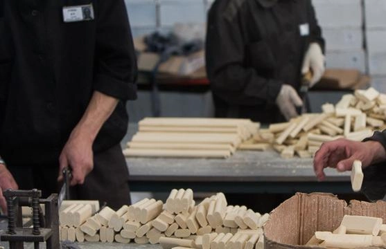 Озодликдан маҳрум этилган шахслар меҳнати: ҳуқуқий тартибга солиниши