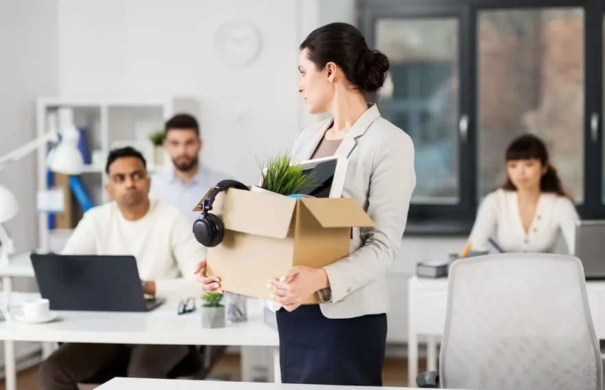 Ходим ишга чиқмаса, у бўшатиладими?