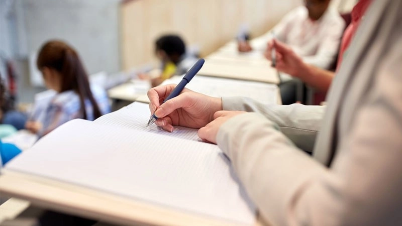 Кечки ёки сиртқи таълим шакли бўйича таълим олаётган ходимлар учун кафолатлар ва компенсацияларни биласизми?