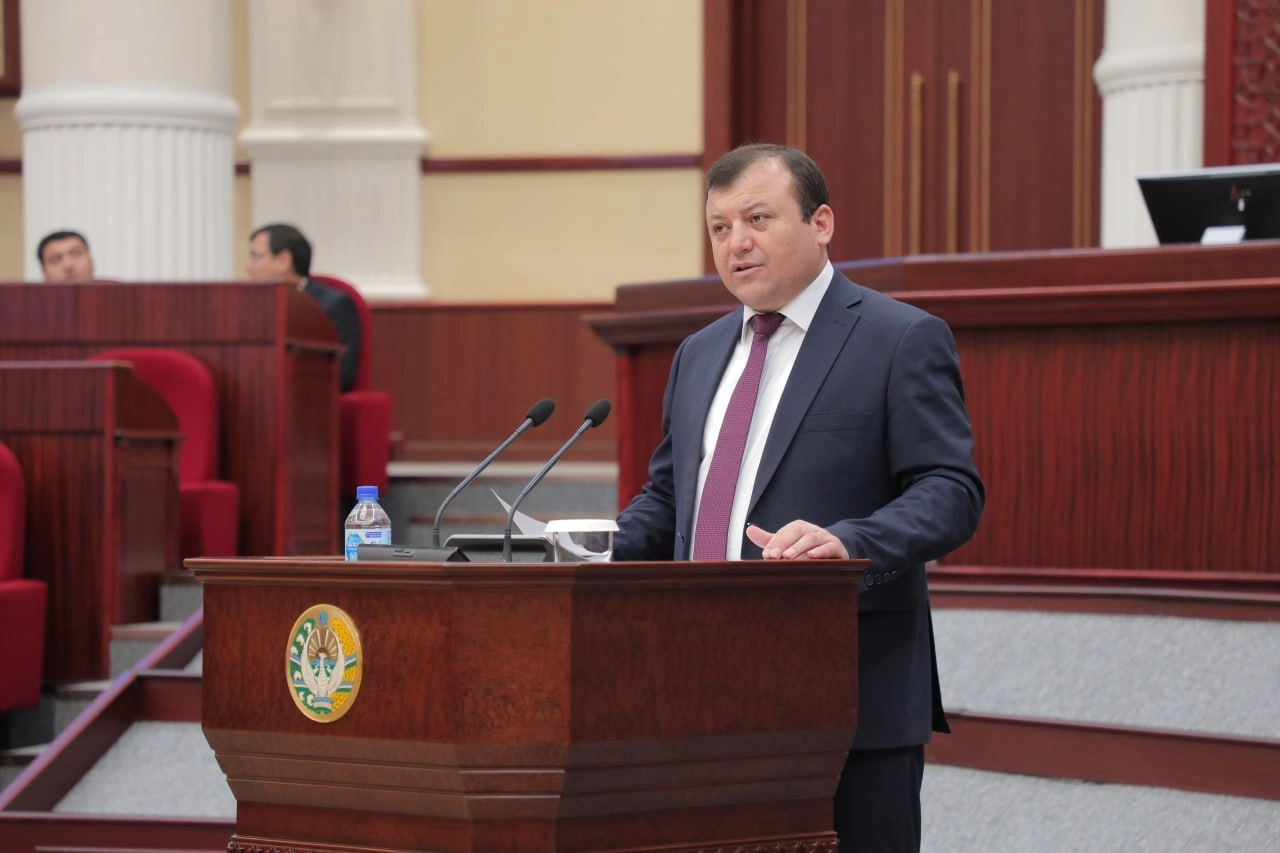 Қонунлар лойиҳаси биринчи ўқишда кўриб чиқилди