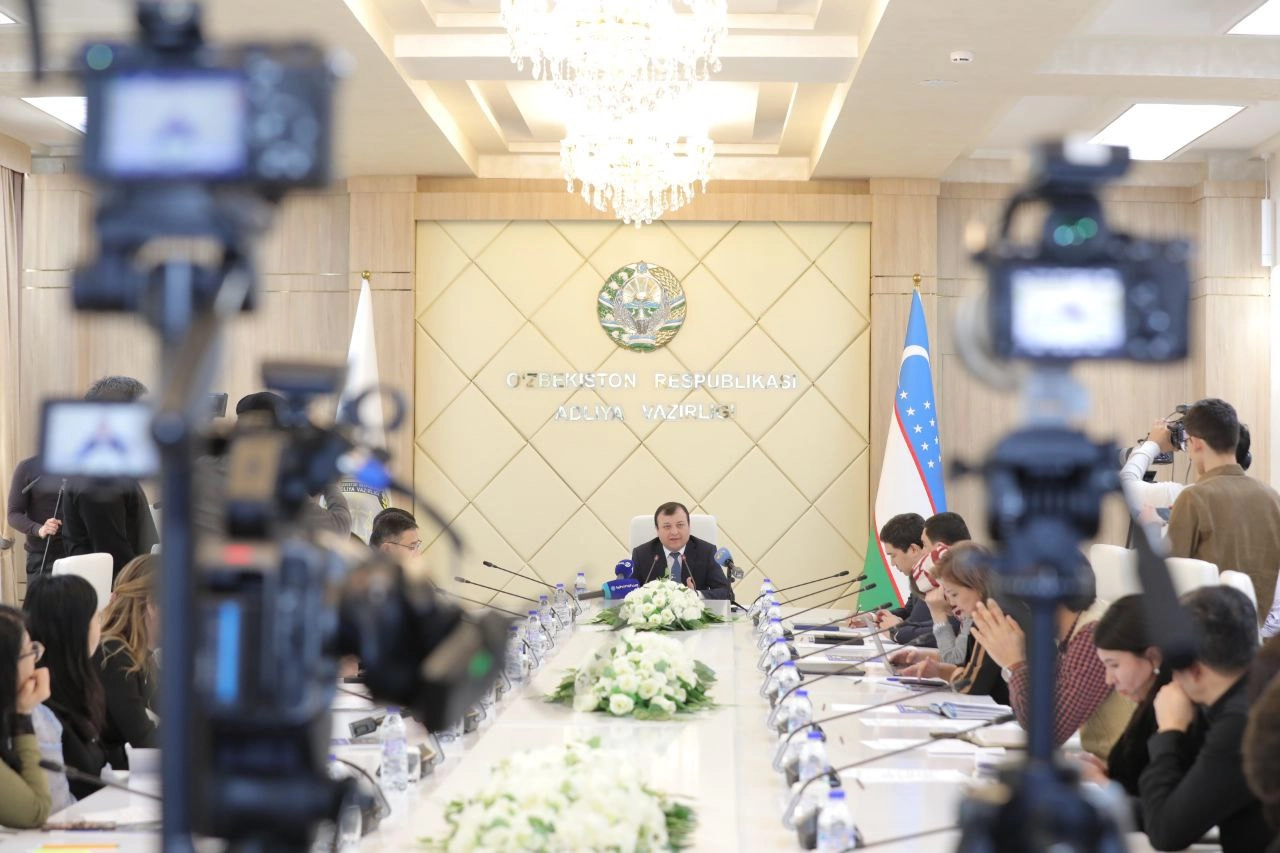 Адлия вазирлиги жамоатчиликка ҳисобот берди